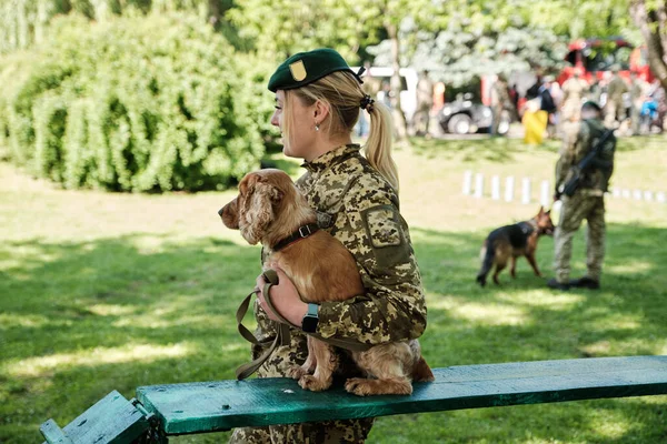 Cinólogo Con Perro Servicio Perros Raza Inglés Cocker Spaniel Dog — Foto de Stock