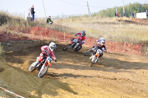 Campeonato de Rusia de Motocross entre motocicletas y vehículos todo terreno —  Fotos de Stock