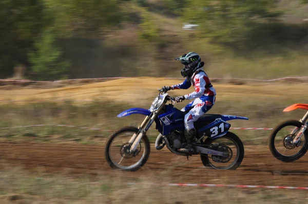 Campeonato de Rusia de Motocross entre motocicletas y vehículos todo terreno — Foto de Stock