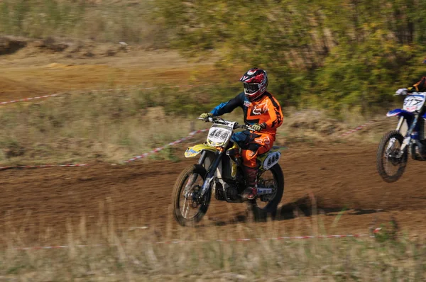 Campeonato de Rusia de Motocross entre motocicletas y vehículos todo terreno — Foto de Stock