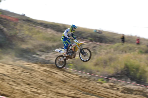 Campeonato de Rusia de Motocross entre motocicletas y vehículos todo terreno — Foto de Stock