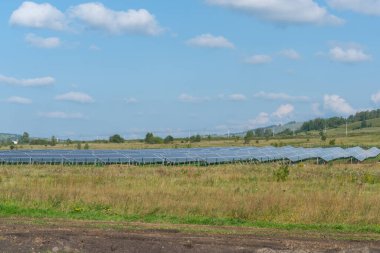 Alandaki güneş panelleri