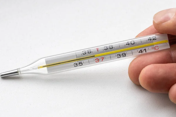 Thermomètre à Mercure Analogue Avec 37 à 7 Deg C Du Virus Covid19 D'état De  La Grippe De Fièvre De La Température Image stock - Image du signe, grippe:  183974301