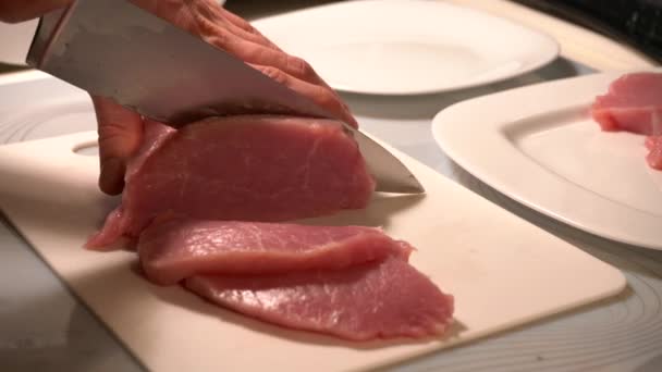 Coloque Carne Porco Uma Bandeja Cozinha — Vídeo de Stock