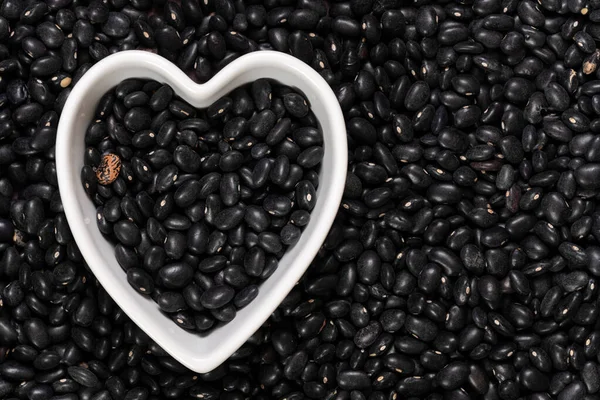 Frijoles Negros Tazón Forma Corazón Fondo Textura Vista Superior — Foto de Stock