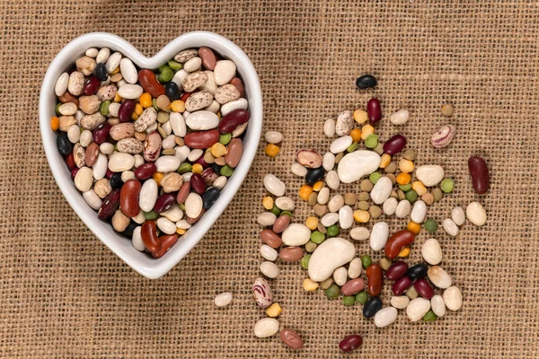 Pois Haricots Mélangés Pour Soupe Dans Fond Bol Forme Coeur — Photo