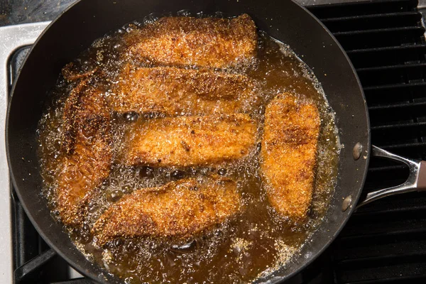 Poêle Filet Poisson Cuire Maison Sur Une Cuisinière — Photo