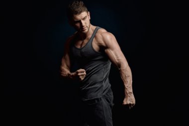 atletik genç adam portresi 