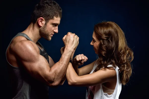 Young athletic couple  in the gym — Stock Photo, Image