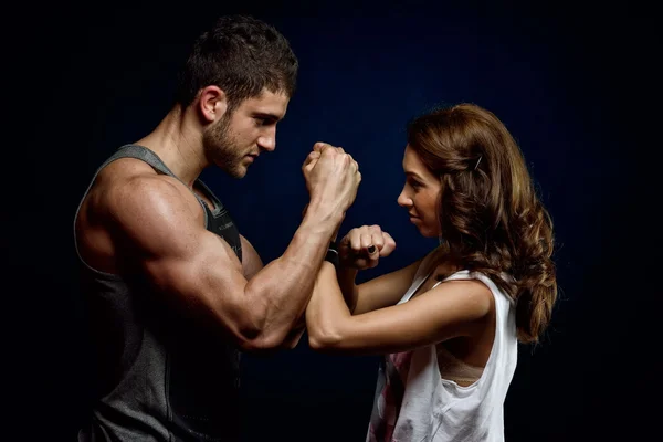 Young athletic couple  in the gym — Stock Photo, Image