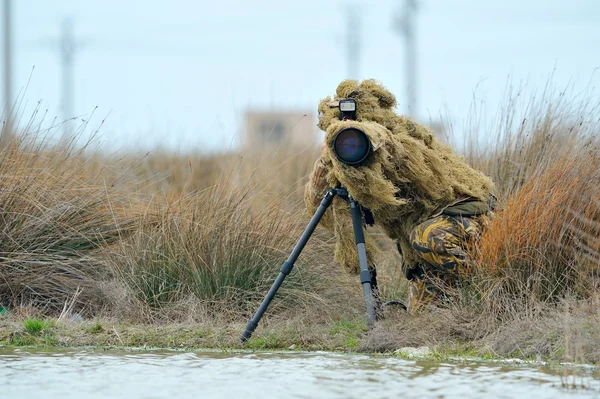 Naturfotograf im Freien — Stockfoto