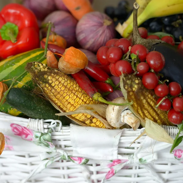 Fresh fruits and vegetables — Stock Photo, Image