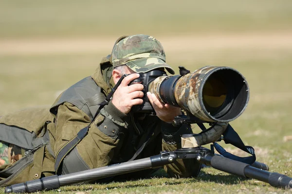 Wildlife fotograaf buiten — Stockfoto