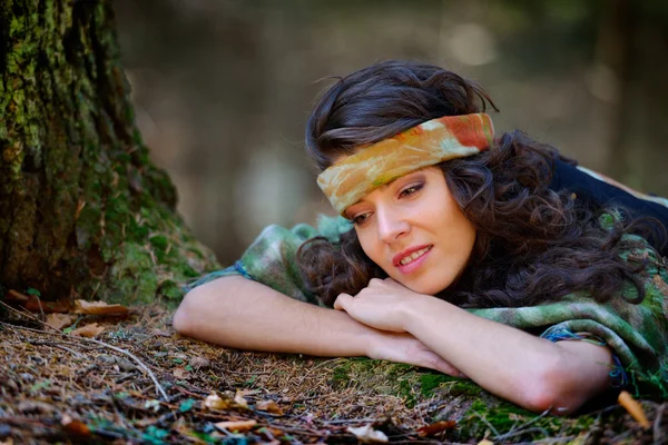 Young woman portrait outdoor in autumn — Stock Photo, Image