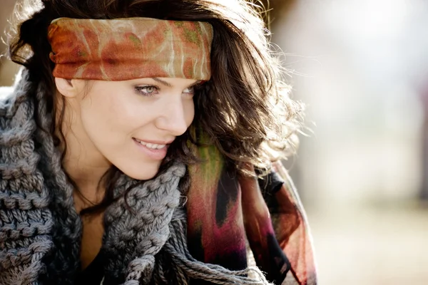 Young woman portrait outdoor in autumn — Stock Photo, Image