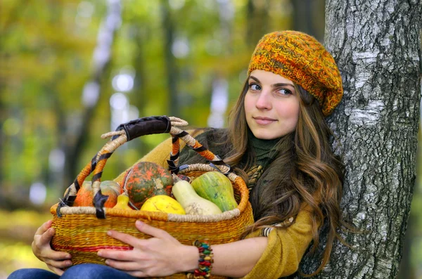 Young woman holding vegetables basket outdoor — Stock Photo, Image