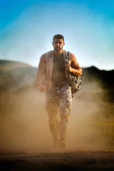 Athletic young man exercising outdoor — Stock Photo, Image