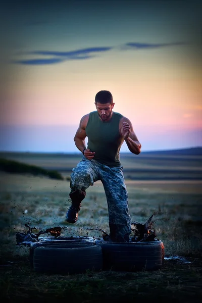 Young man training outdoor in summer — Stock Photo, Image