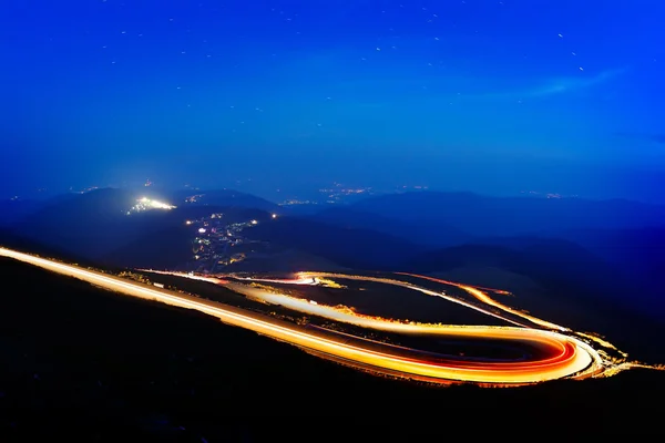 Paisaje de las montañas rocosas de Fagaras en Rumania por la noche — Foto de Stock