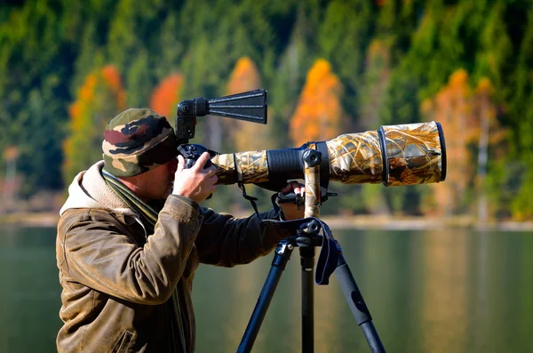 Wildlife photographer outdoor — Stock Photo, Image