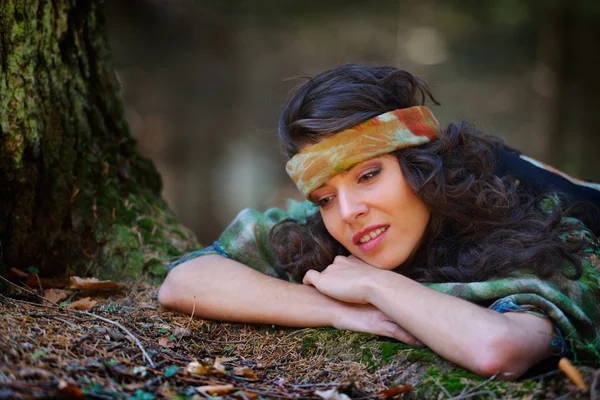 Young smiling woman outdoor in autumn — Stock Photo, Image