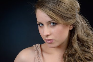 Genç Kadın Portresi