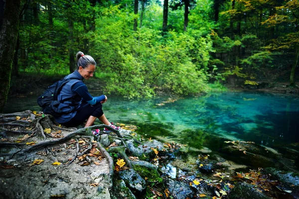 Caucasian woman tourist relaxing by the river, in the forest, Oc — Stock Photo, Image