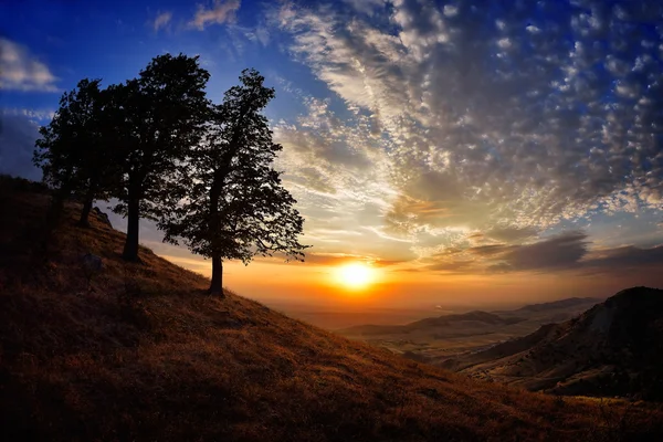 Günbatımı güneş doğarken - Tutuiatu görünümü, Dobrogea, Romanya manzara — Stok fotoğraf