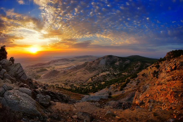 Landschap bij zonsondergang zonsopkomst - Tutuiatu weergave, Dobrogea, Roemenië — Stockfoto