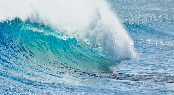 Big wave breaking - summer background — Stock Photo, Image