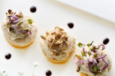 plaka üzerinde çeşitli lezzetli tatil aperatifler