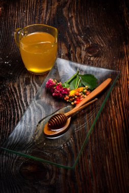 plaka üzerinde altın bal