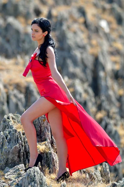 Mujer joven al aire libre —  Fotos de Stock