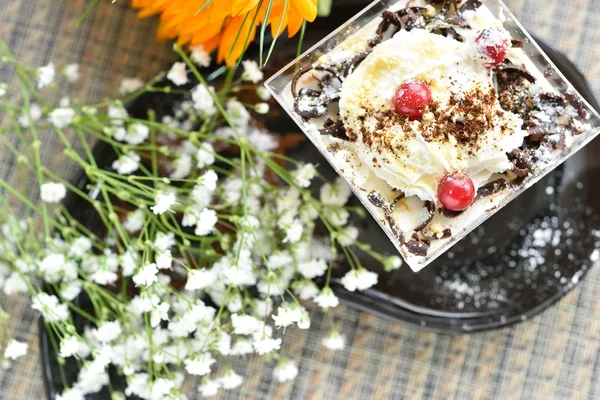 Leckerer cremiger Kuchen — Stockfoto