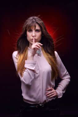 Genç güzel bir kadının portresi.