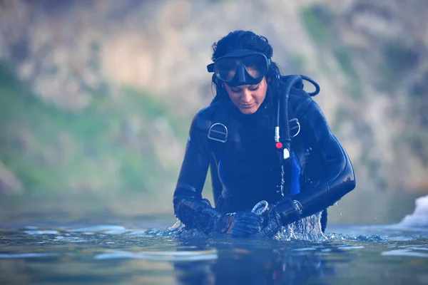 Vackra kaukasiska diver kvinna — Stockfoto