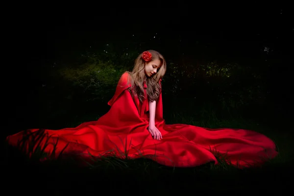 Beautiful woman in red cloak — Stock Photo, Image