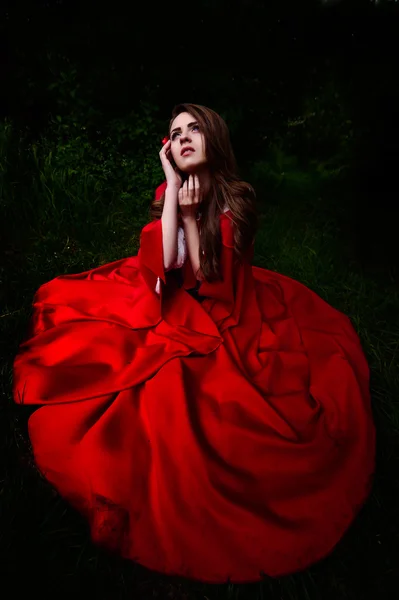 Beautiful woman in red cloak — Stock Photo, Image