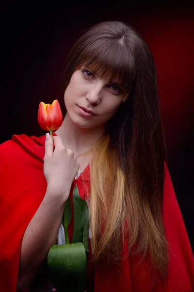 Retrato de jovem mulher bonita — Fotografia de Stock