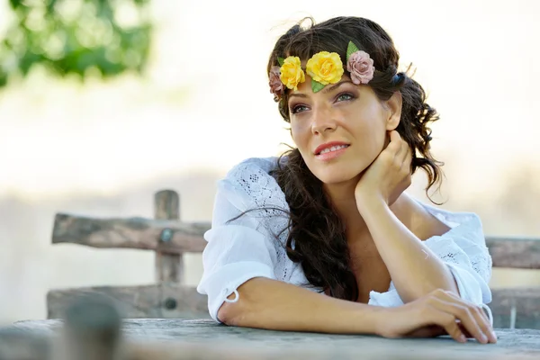 Portrait of beautiful young woman — Stock Photo, Image