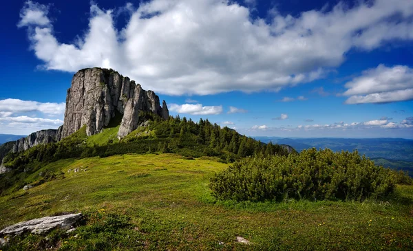 Paisaje de montaña en Ceahlau — Foto de Stock