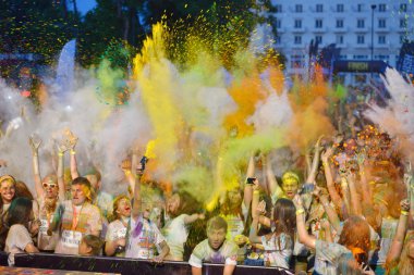Mamaia insanlara çalışma 2015 renk