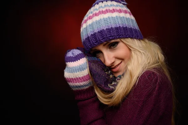 Güzel kış kadını — Stok fotoğraf