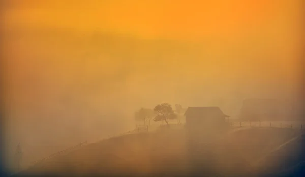 Mountain landscape with autumn morning fog — Stock Photo, Image