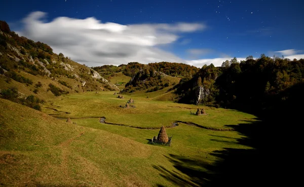 Paisaje de montaña en otoño — Foto de Stock