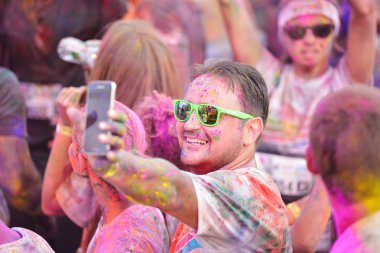 Mamaia insanlara çalışma 2014 renk