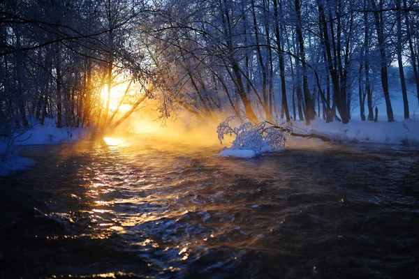 Ποταμός βουνού το χειμώνα — Φωτογραφία Αρχείου