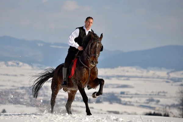 Giovane uomo a cavallo — Foto Stock