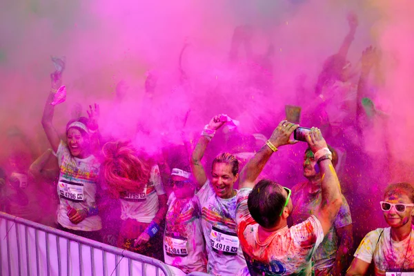 Pessoas na Mamaia color run 2014 — Fotografia de Stock