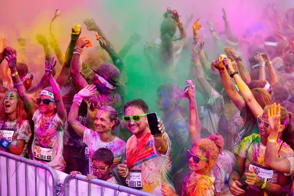 Personas en Mamaia color run 2014 — Foto de Stock